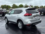 Used 2017 Nissan Rogue SV w/ SV Premium Package image 4