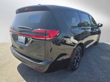 Used 2022 Chrysler Pacifica Touring-L w/ Uconnect Theater Family Group image 5