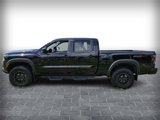 Used 2025 Nissan Frontier PRO-4X w/ Pro Convenience Package image 3