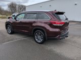 Used 2019 Toyota Highlander XLE image 3