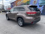 Used 2017 Toyota Highlander XLE image 3