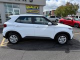 Used 2022 Hyundai Venue SE image 2