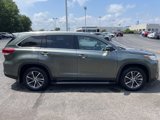 Used 2019 Toyota Highlander XLE image 2