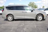 Used 2022 Chrysler Pacifica Touring-L image 4
