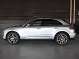 Certified 2025 Porsche Macan image 2