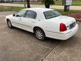Used 2011 Lincoln Town Car Signature Limited image 2