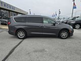 Used 2021 Chrysler Pacifica Touring-L image 2