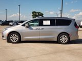 Used 2018 Chrysler Pacifica Touring-L Plus w/ Advanced Safetytec Group image 3