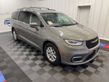 Used 2022 Chrysler Pacifica Touring-L image 2