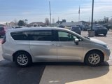 Used 2023 Chrysler Pacifica Touring-L image 5