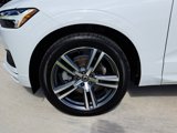 Used 2021 Volvo XC60 T5 Momentum w/ Premium Package image 3