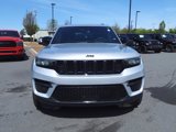 Used 2023 Jeep Grand Cherokee Altitude image 2