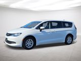 Used 2022 Chrysler Voyager LX image 3