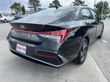 Used 2024 Hyundai Elantra SEL w/ Convenience Package image 3