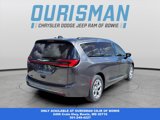 Used 2023 Chrysler Pacifica Limited image 3