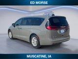 Used 2023 Chrysler Pacifica Touring-L image 3