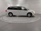 Used 2018 Dodge Grand Caravan SE w/ UConnect Hands-Free Group image 2
