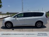Used 2017 Chrysler Pacifica Limited image 5
