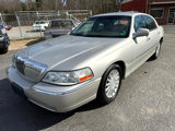 Used 2004 Lincoln Town Car Signature image 3
