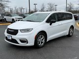Certified 2024 Chrysler Pacifica Limited image 2