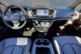 New 2025 Chrysler Pacifica Select image 5