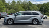 Used 2022 Toyota Sienna XLE Woodland Edition image 3
