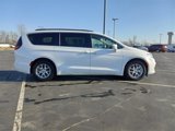Used 2022 Chrysler Pacifica Touring-L image 5