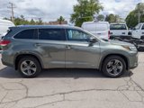 Used 2017 Toyota Highlander Limited image 2