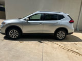 Used 2017 Nissan Rogue SV image 3