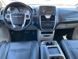 Used 2014 Chrysler Town & Country Touring image 4
