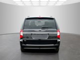 Used 2015 Chrysler Town & Country Touring image 4