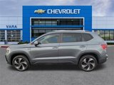 Used 2024 Volkswagen Taos SE image 2