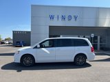 Used 2017 Dodge Grand Caravan SXT image 2
