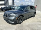 Used 2023 Volkswagen Tiguan SE w/ Panoramic Sunroof Package image 2