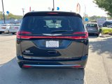 Used 2022 Chrysler Pacifica Touring-L image 6