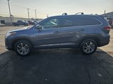 Used 2018 Toyota Highlander XLE image 2