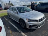 Used 2019 Volkswagen Passat 2.0T SE R-Line image 2