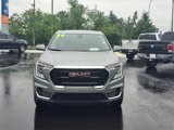 Used 2024 GMC Terrain SLE image 2