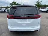 Used 2023 Chrysler Pacifica Touring-L image 4