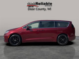 Used 2023 Chrysler Pacifica Touring-L image 2