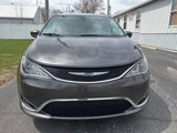 Used 2020 Chrysler Pacifica Touring-L image 2