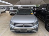 Used 2022 Volkswagen Tiguan SE image 2