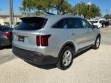 Used 2022 Kia Sorento LX image 5
