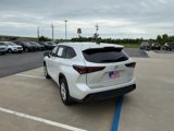 Used 2024 Toyota Highlander LE image 3
