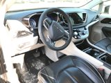 Used 2023 Chrysler Pacifica Limited image 3