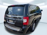 Used 2014 Chrysler Town & Country Touring image 5