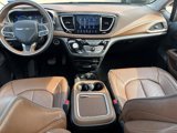 Used 2017 Chrysler Pacifica Limited image 4