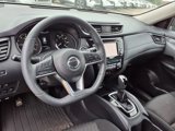 Used 2017 Nissan Rogue SV w/ SV Premium Package image 5