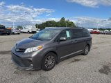 Used 2018 Toyota Sienna XLE image 3