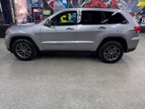 Used 2017 Jeep Grand Cherokee Limited image 2